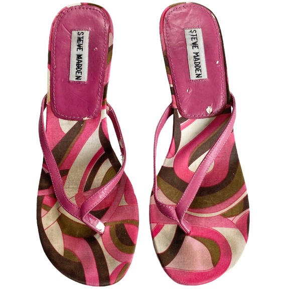 Steve Madden Shoes - Steve Madden ❤︎ Thong Strap Wooden Kitten Heels Sandals ❤︎ Barbie Pink Print ❤︎